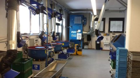 Entgraten von Stanzbiegeteilen und Drahtbiegeteilen